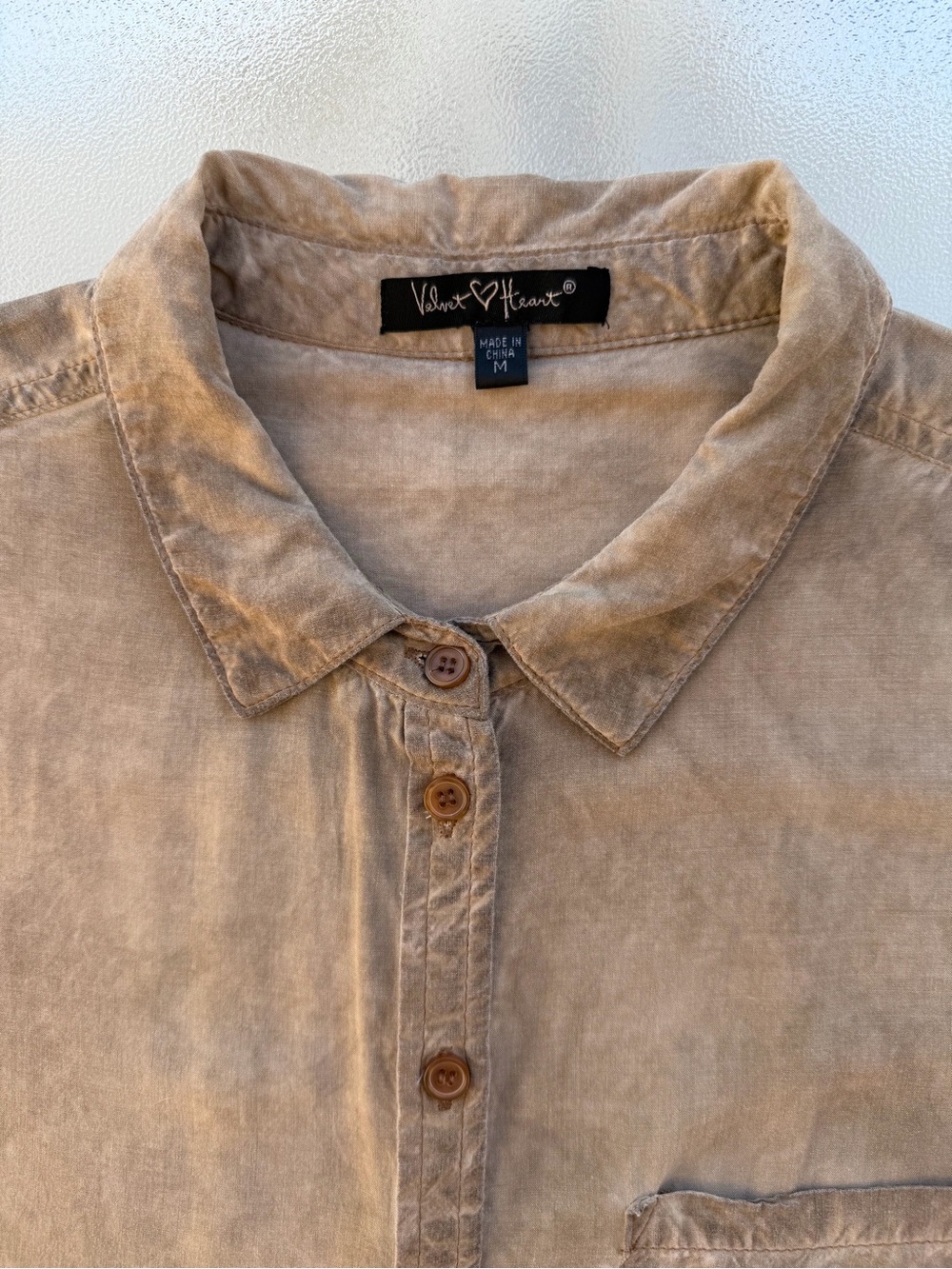 Velvet Heart Distressed Tan Short Sleeve Button Front Blouse ~ Women’s M - Picture 3 of 7